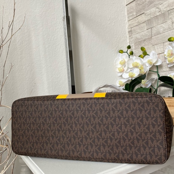 Michael Kors Center Stripe MD Tote - Picture 4 of 8